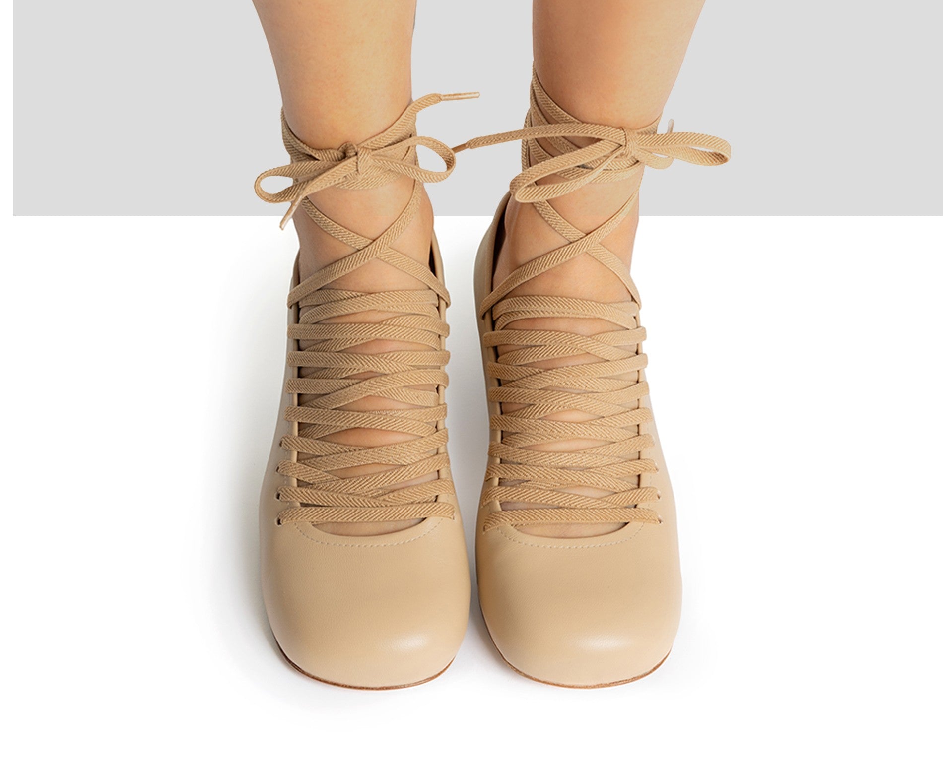 Scarpa da donna in pelle con tacco basso. Lorian