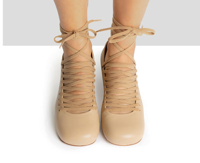Zapato de mujer en piel con tacón bajo. Lorian