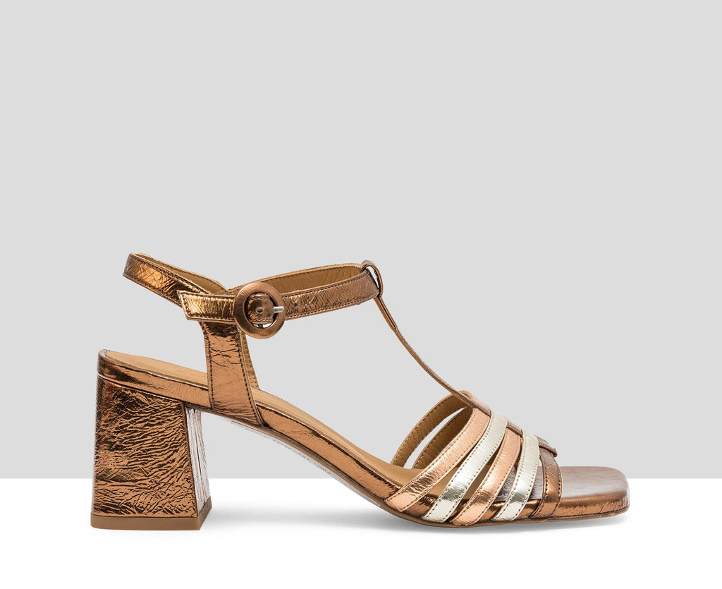 Sandalo da donna in pelle con tacco medio. Linda