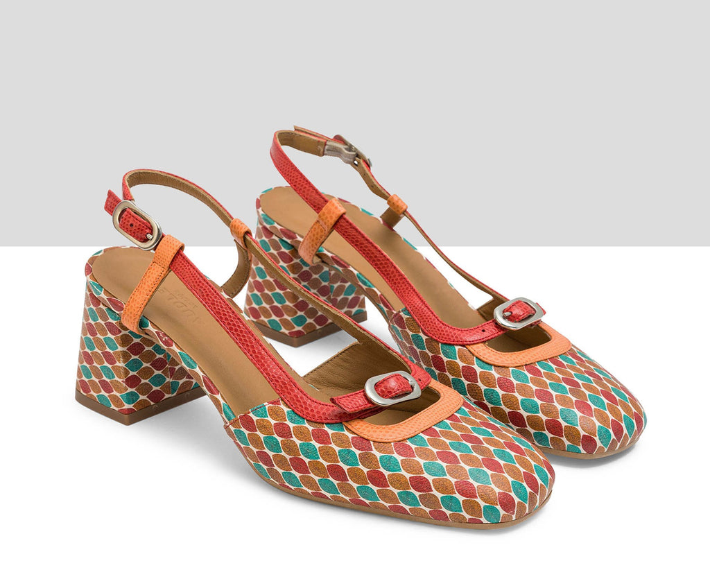 Scarpa da donna in pelle con tacco medio. Leily