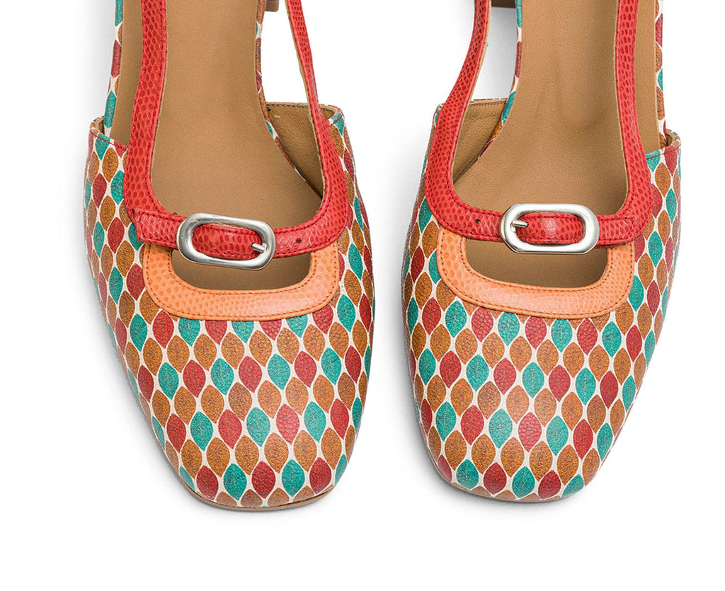 Scarpa da donna in pelle con tacco medio. Leily