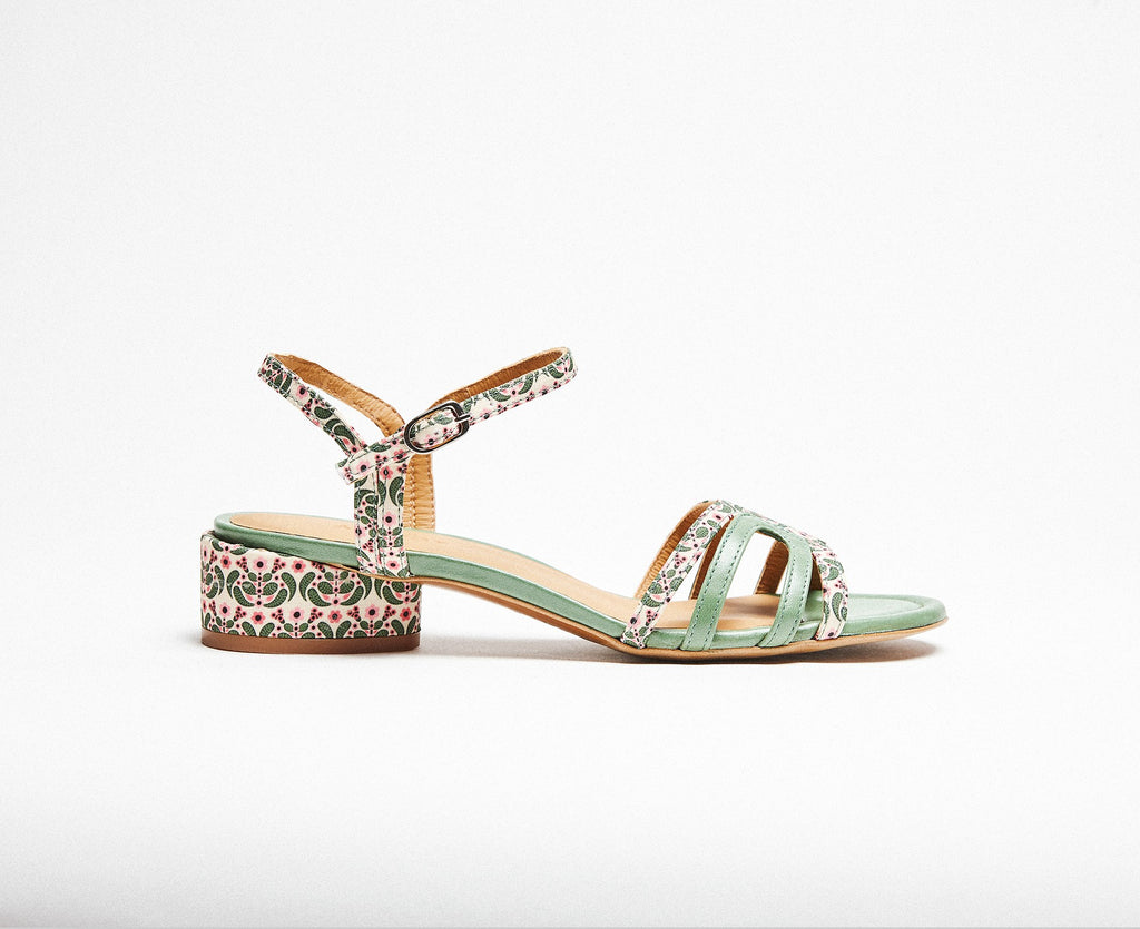 Sandalia de mujer en piel con tacón medio. Lior