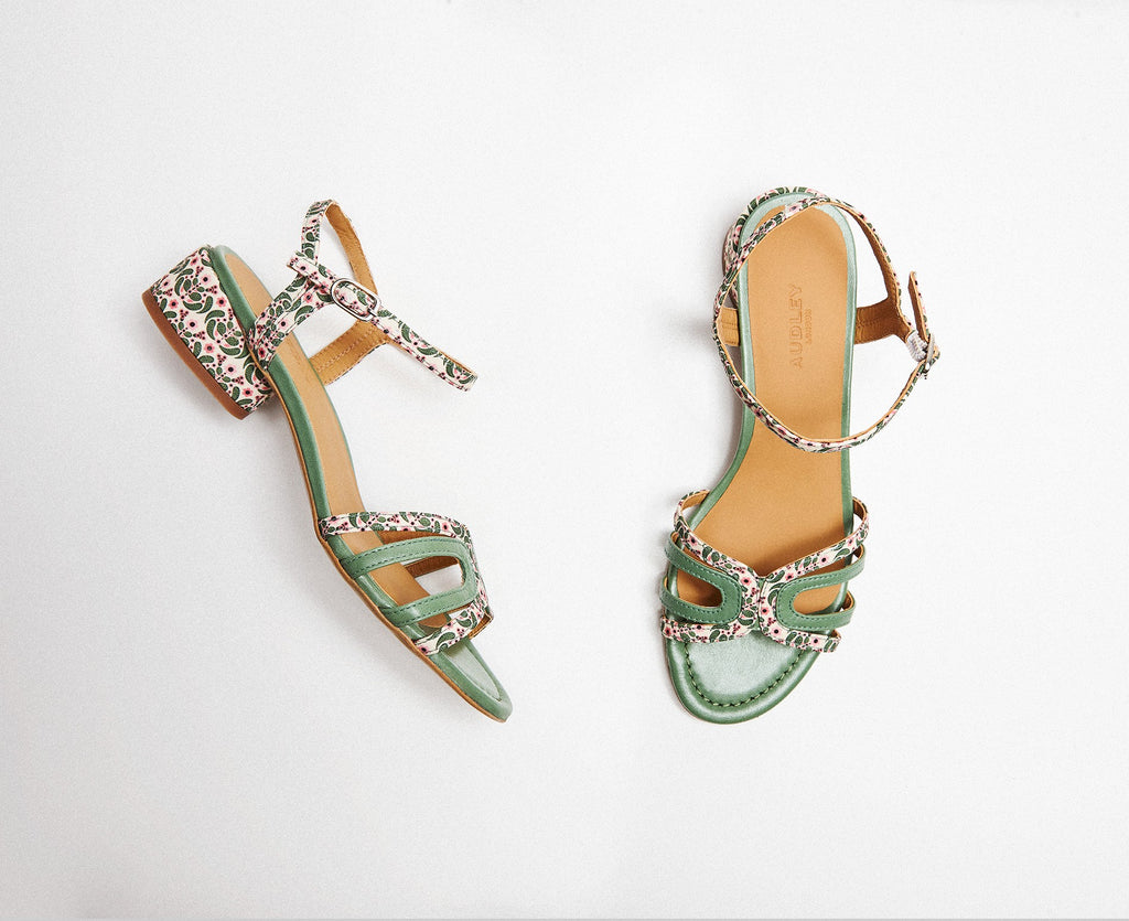 Sandalia de mujer en piel con tacón medio. Lior