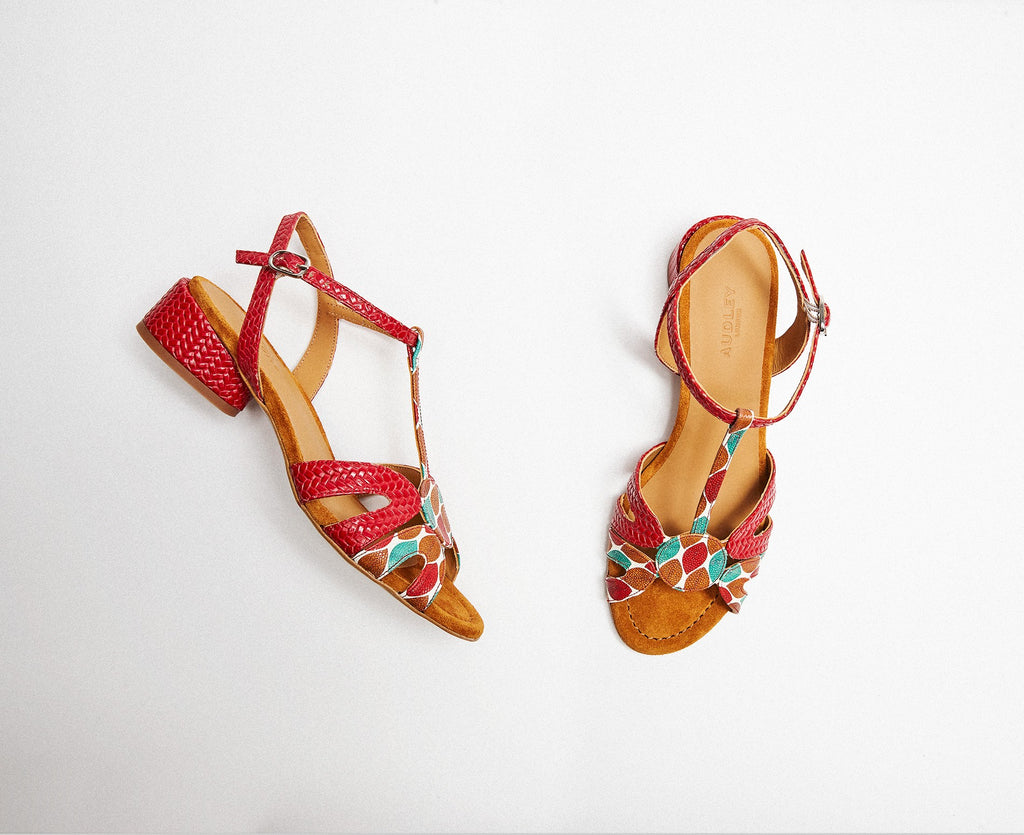 Sandalo da donna in pelle con tacco medio. Lyric