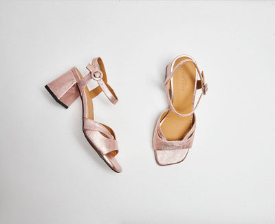 Women's leather sandal with a medium heel. Lyssa