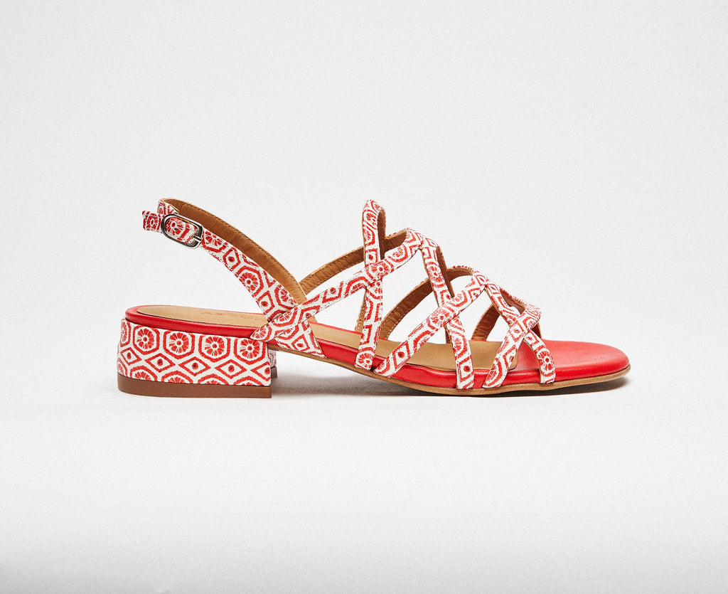 Sandalia de mujer en piel con tacón bajo. London