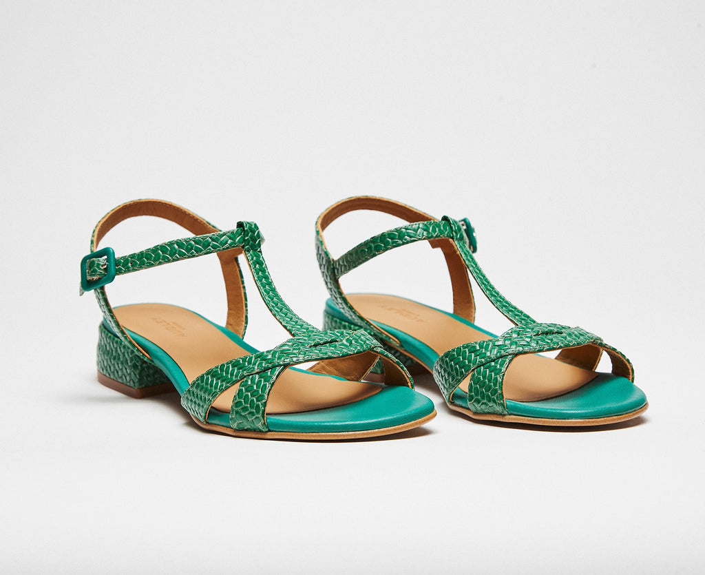 Sandalo da donna in pelle con tacco basso. Lis