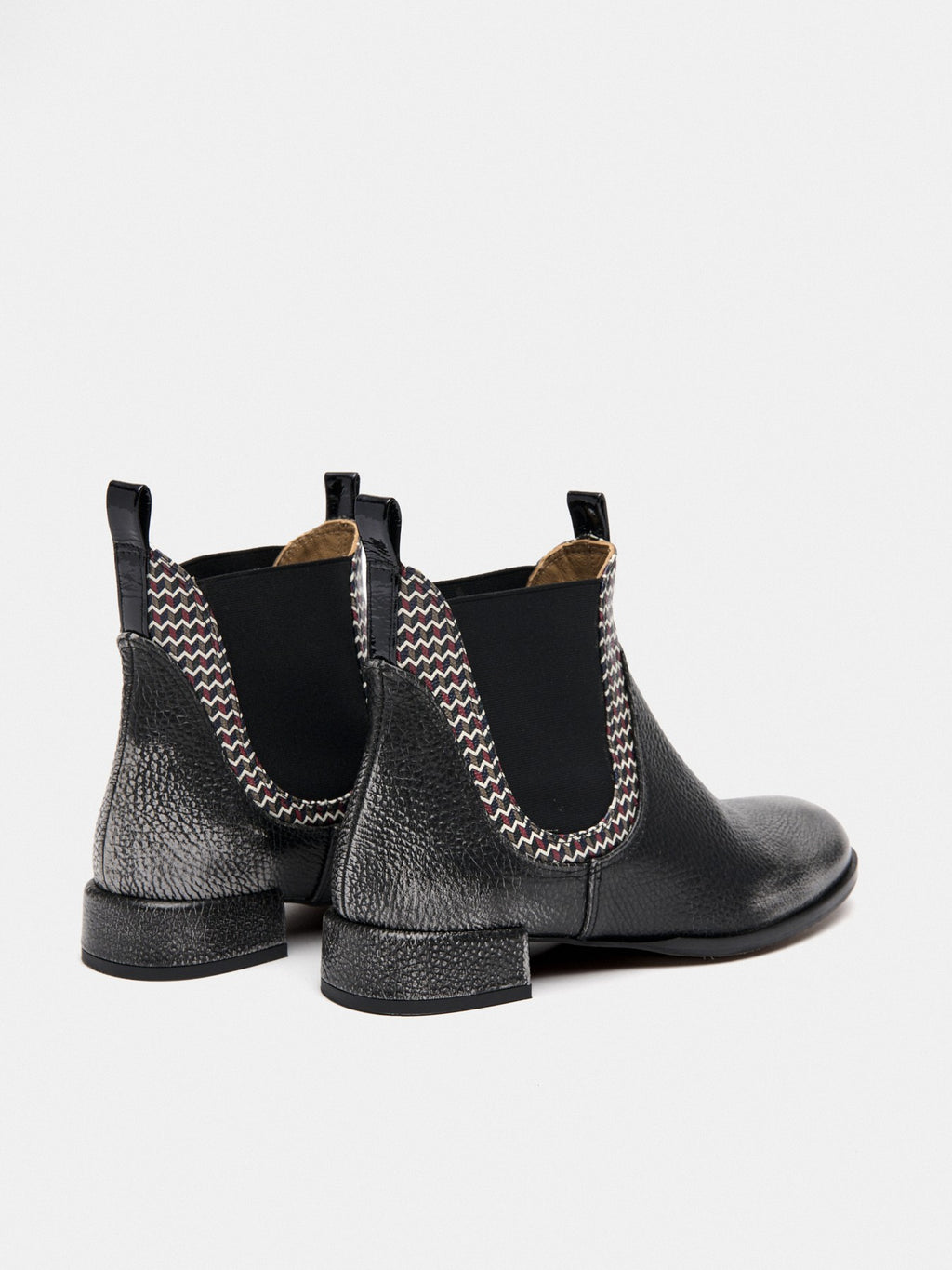 Botín de mujer en piel con tacón bajo. Majo