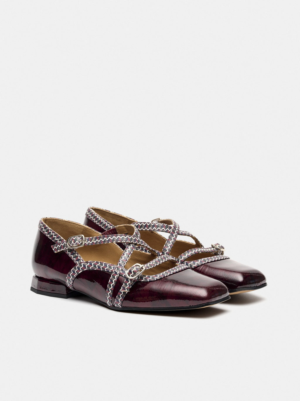 Women's leather shoe with a low heel. Miley