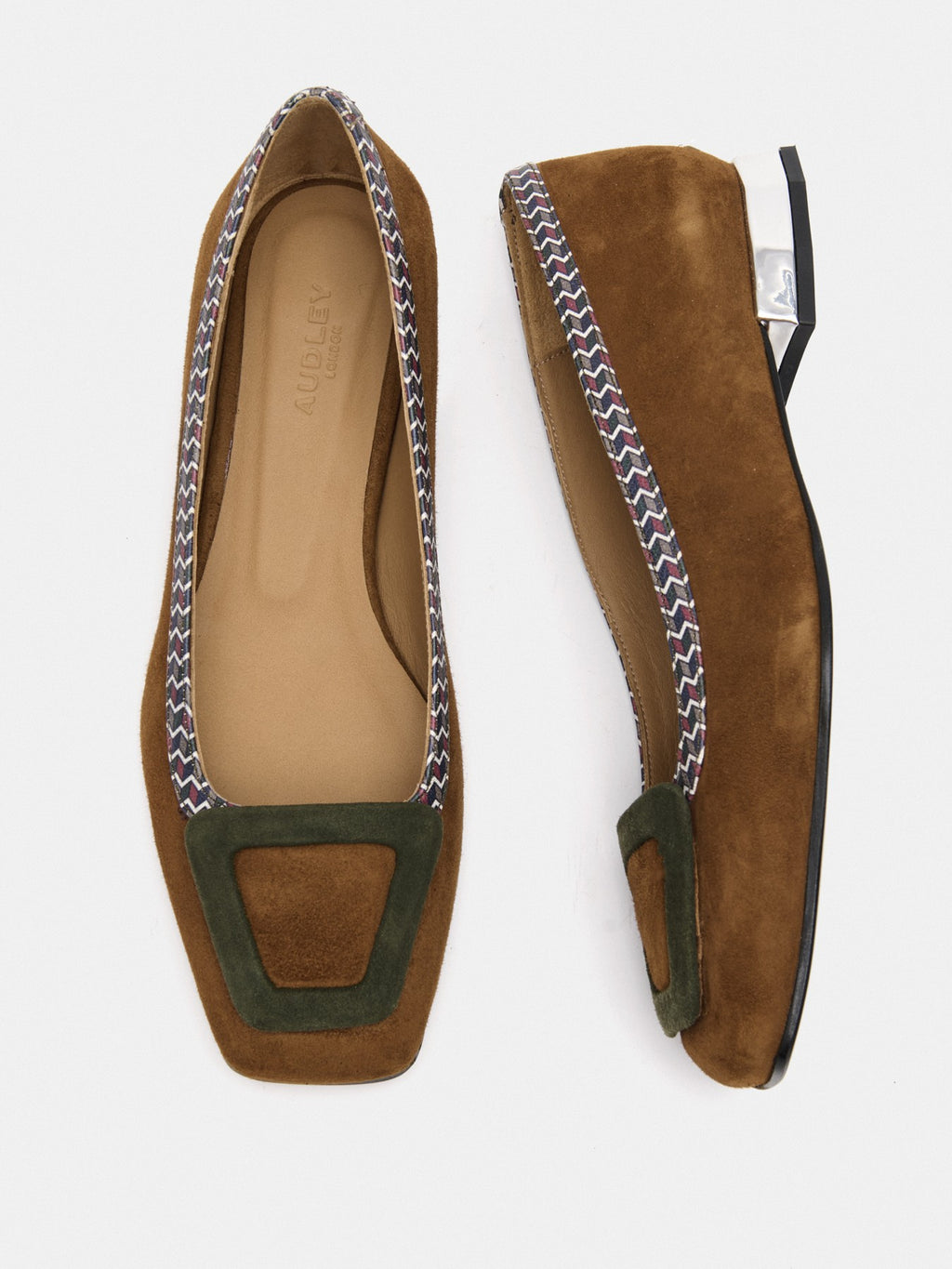 Women's leather shoe with a low heel. Maika