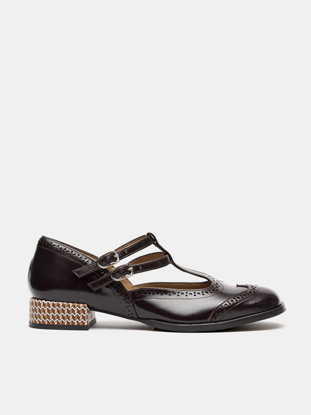 Zapato de mujer en piel con tacón bajo. Melisa