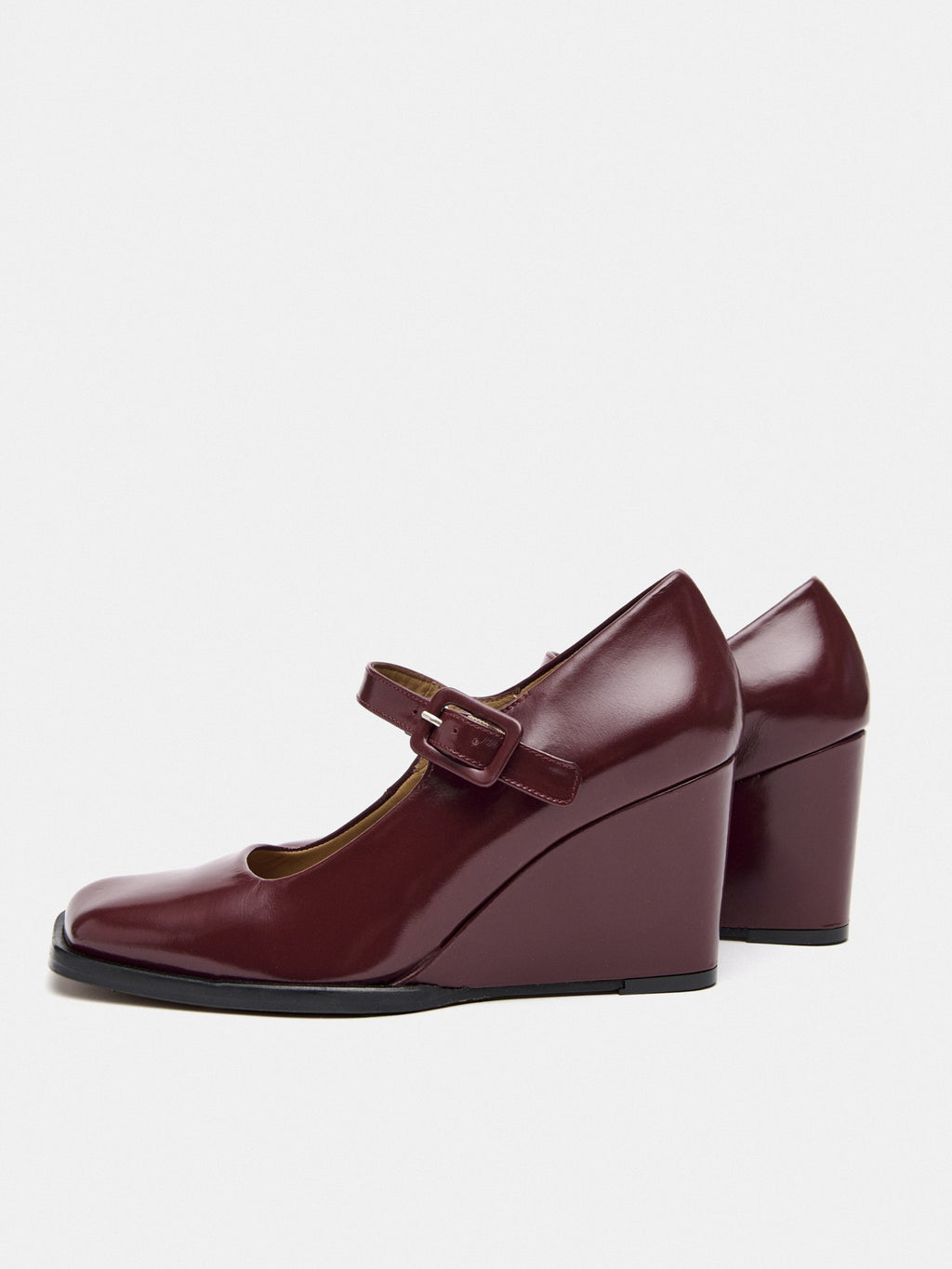 Scarpa da donna in pelle con tacco alto. Melina