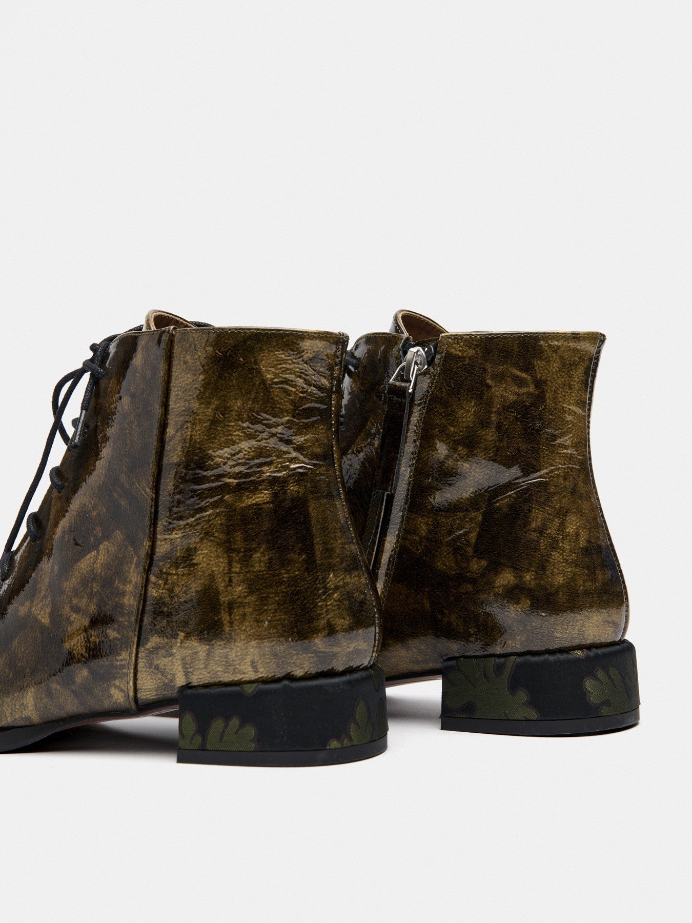 Botín de mujer en piel con tacón bajo. Musa