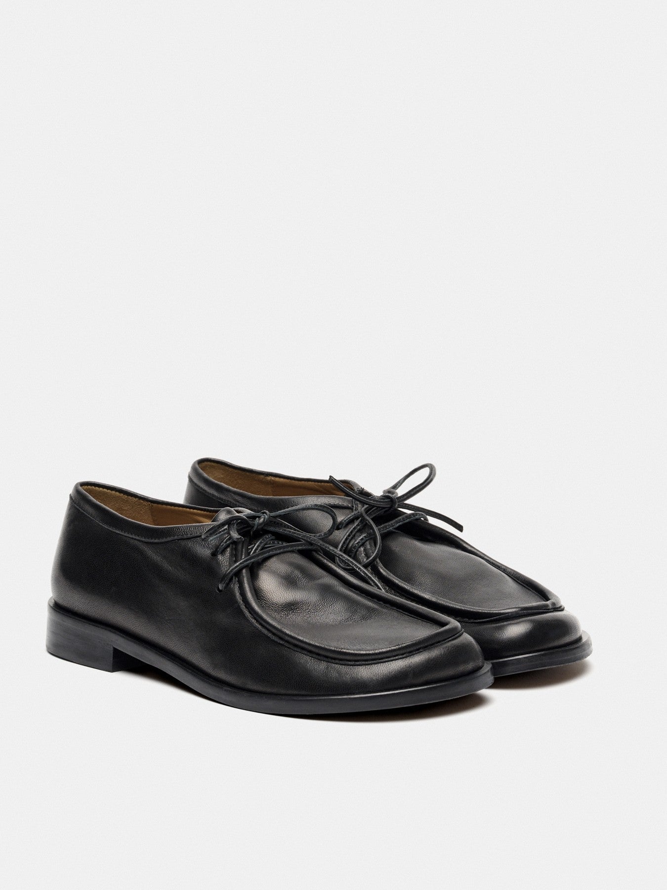Women's leather shoe with a low heel. Mathis