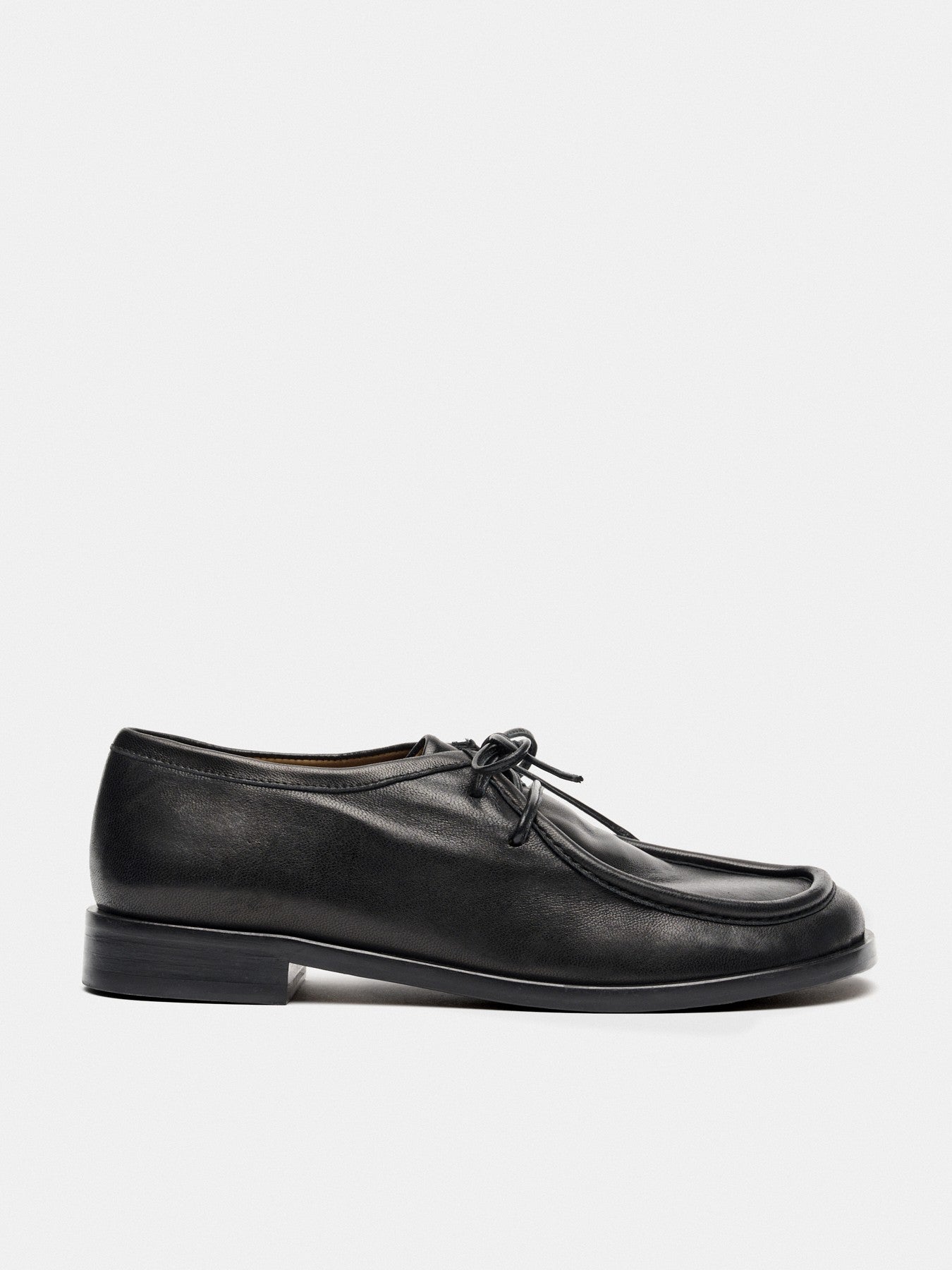 Women's leather shoe with a low heel. Mathis