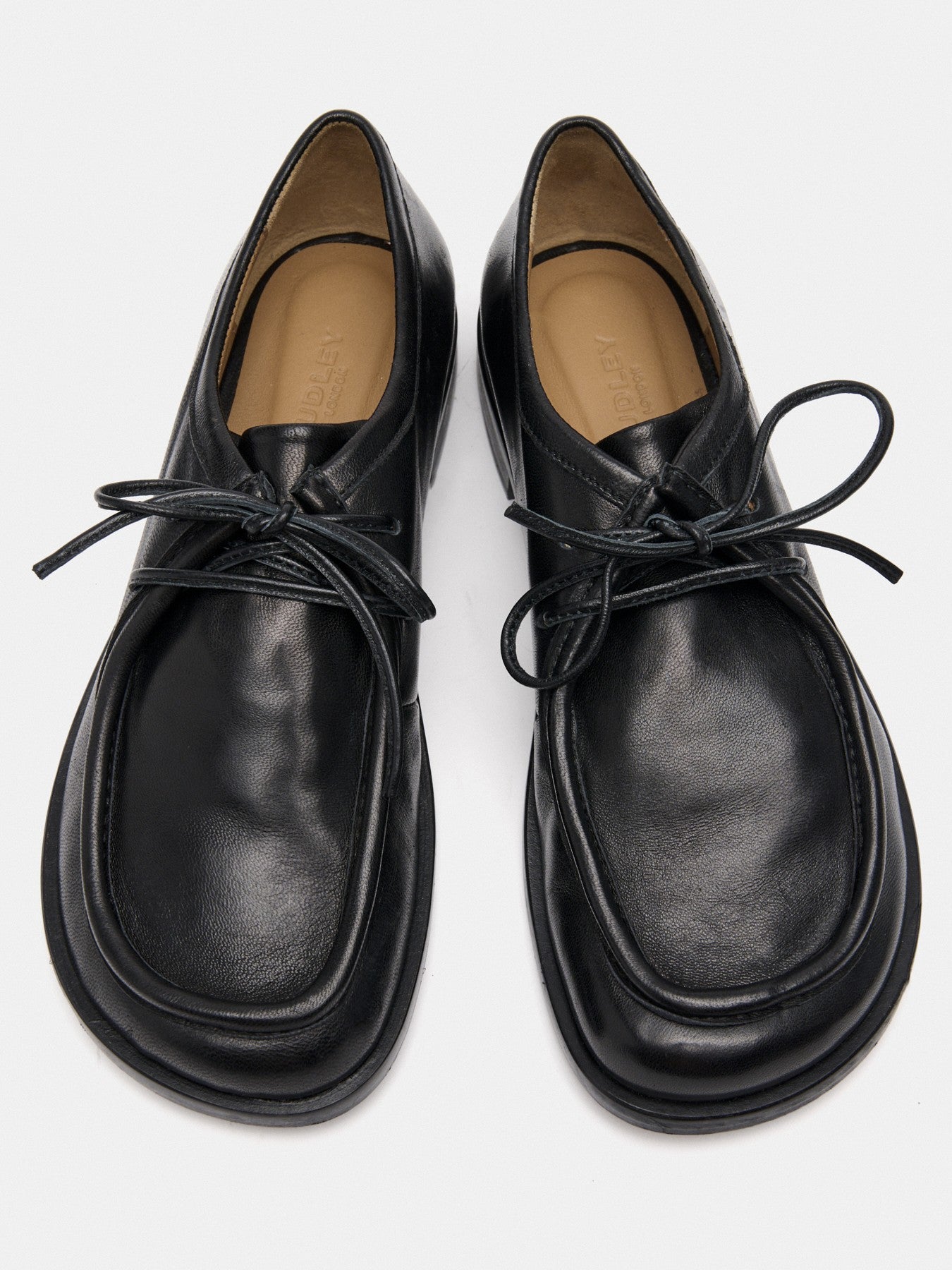 Women's leather shoe with a low heel. Mathis