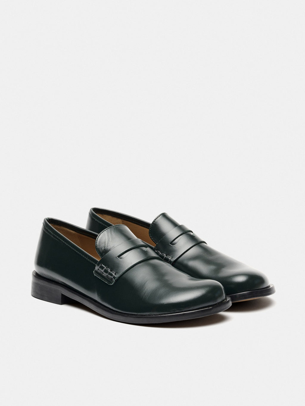 Scarpa da donna in pelle con tacco basso. Mattea