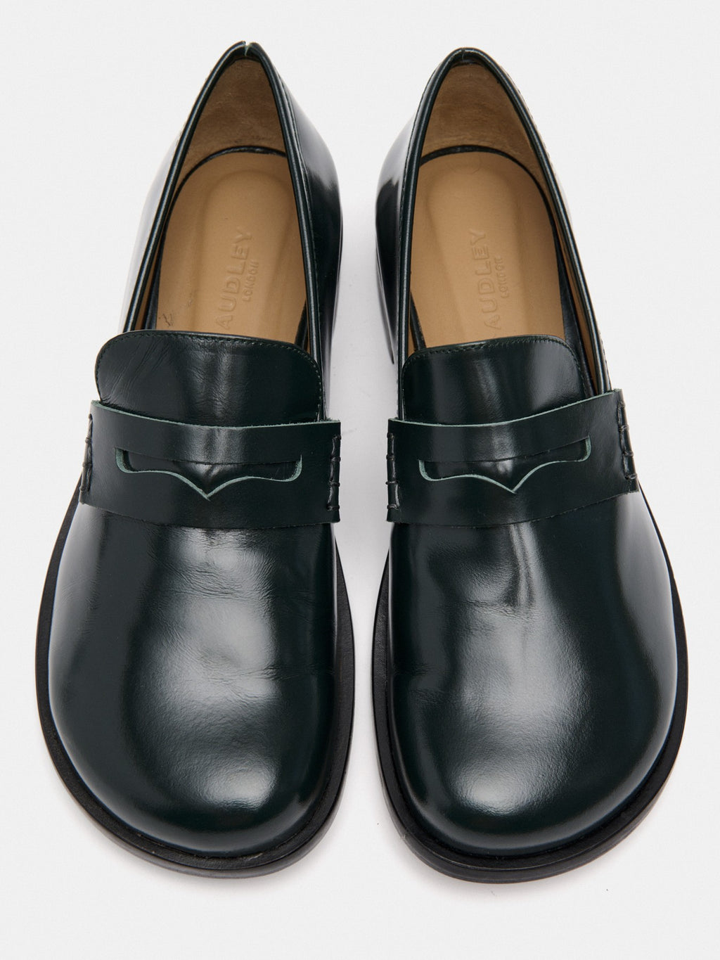 Scarpa da donna in pelle con tacco basso. Mattea