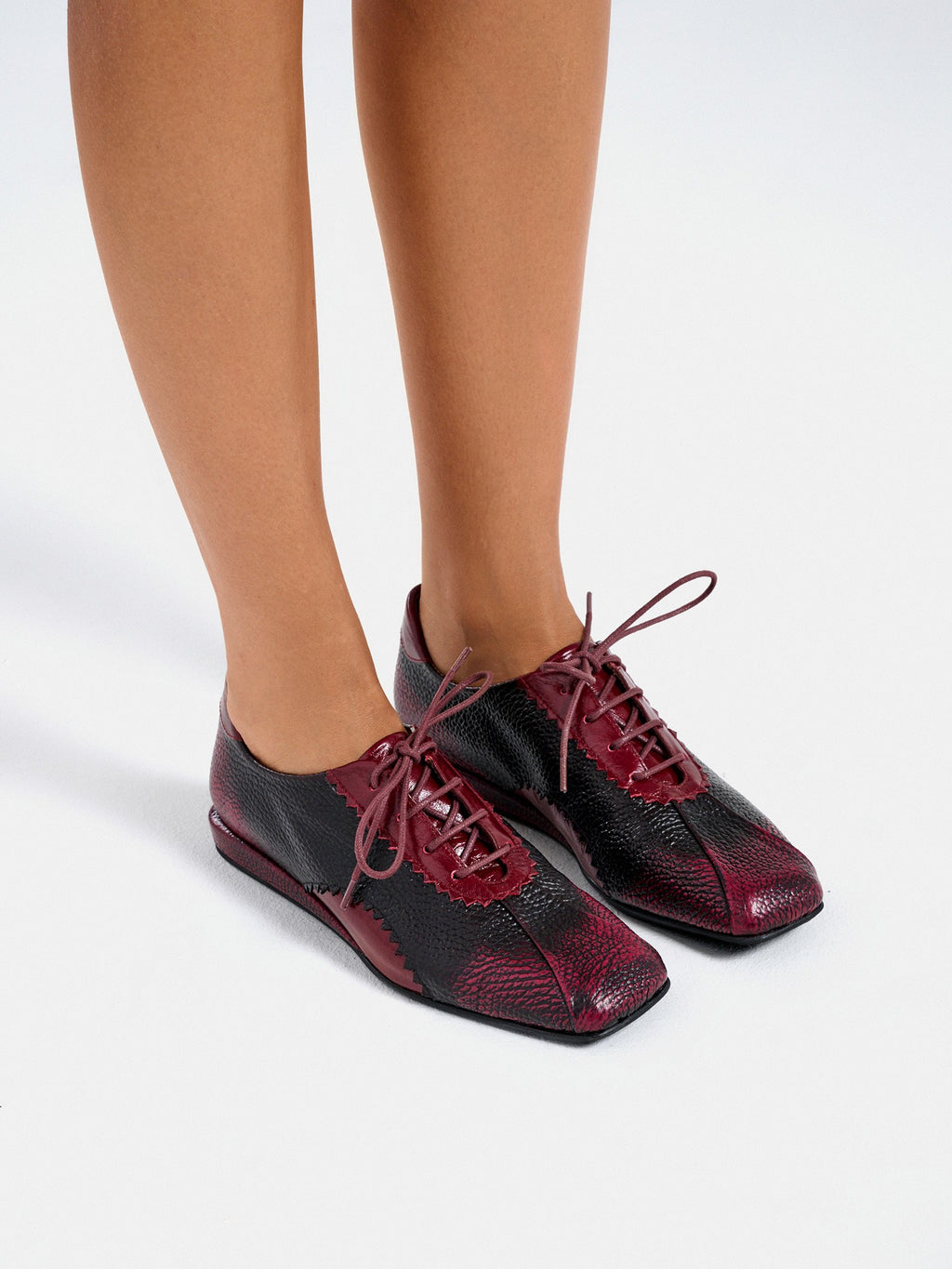 Zapato de mujer en piel con tacón bajo. Milan