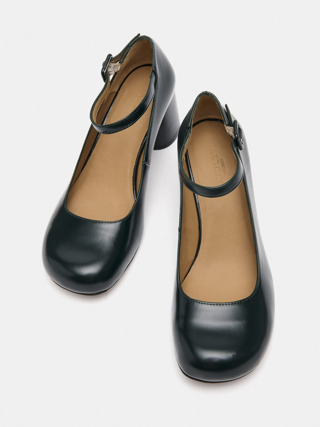 Scarpa da donna in pelle con tacco medio. Marga