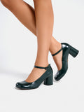 Scarpa da donna in pelle con tacco medio. Marga