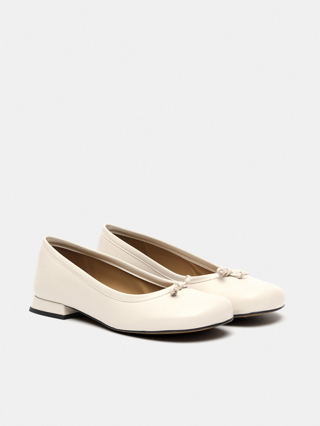 Scarpa da donna in pelle con tacco basso. Marlen