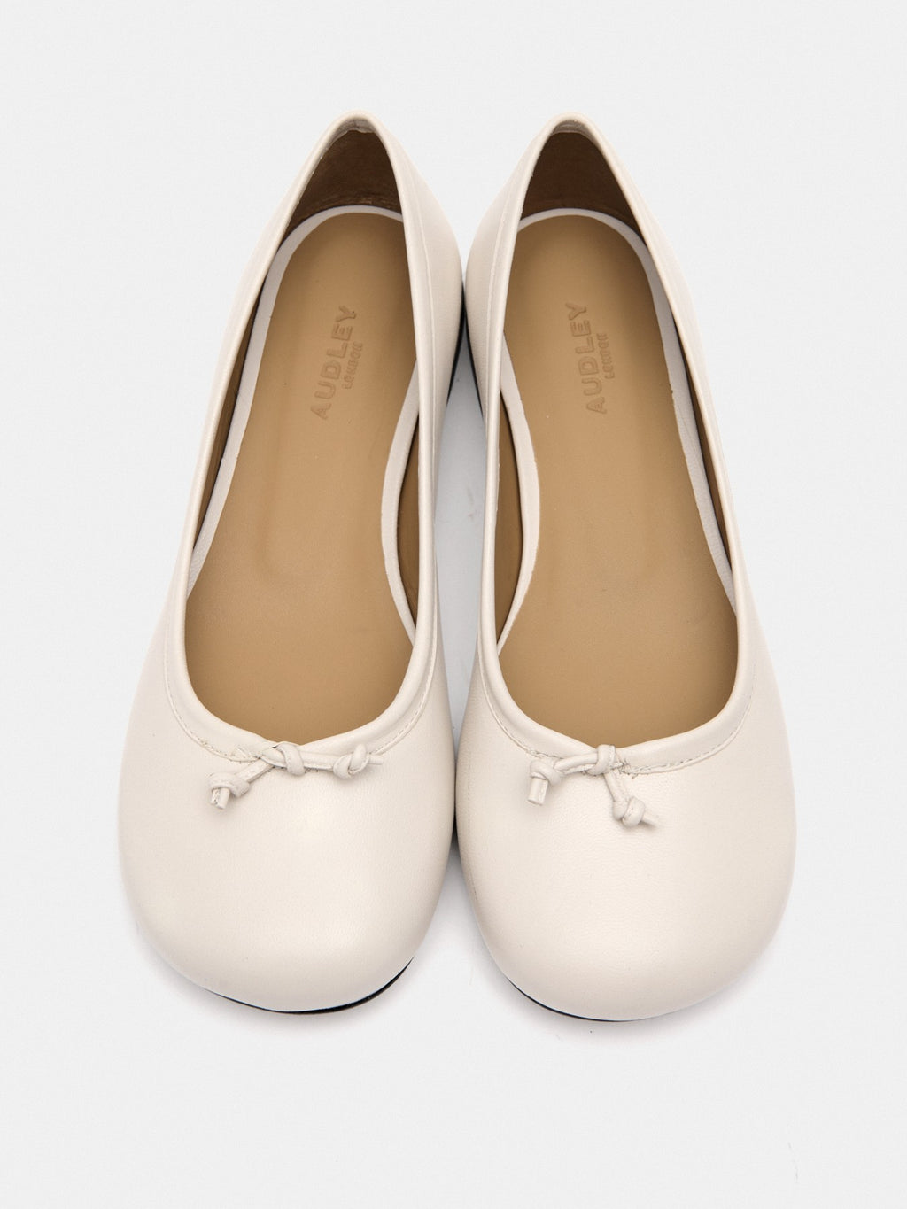 Scarpa da donna in pelle con tacco basso. Marlen