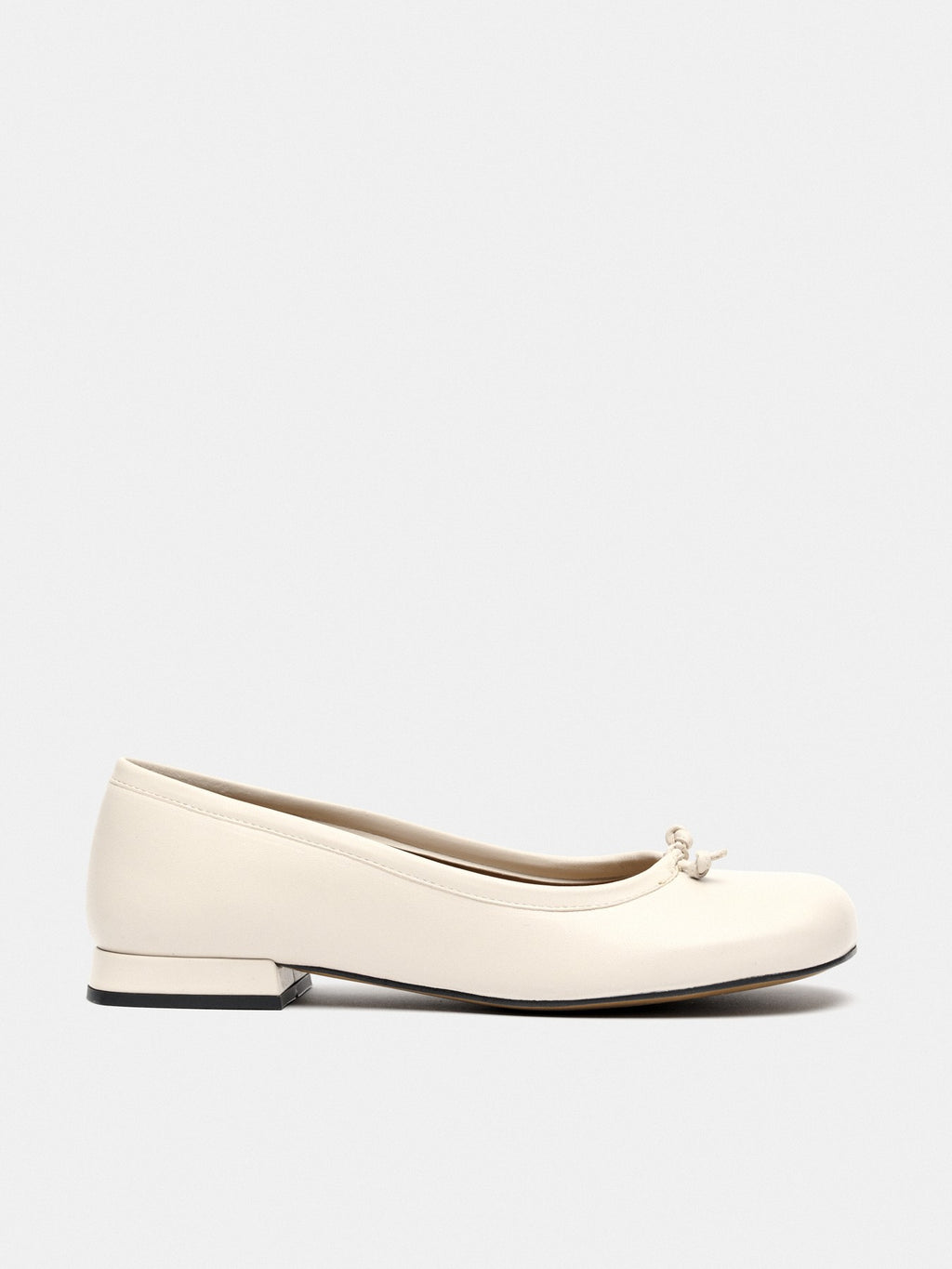 Scarpa da donna in pelle con tacco basso. Marlen