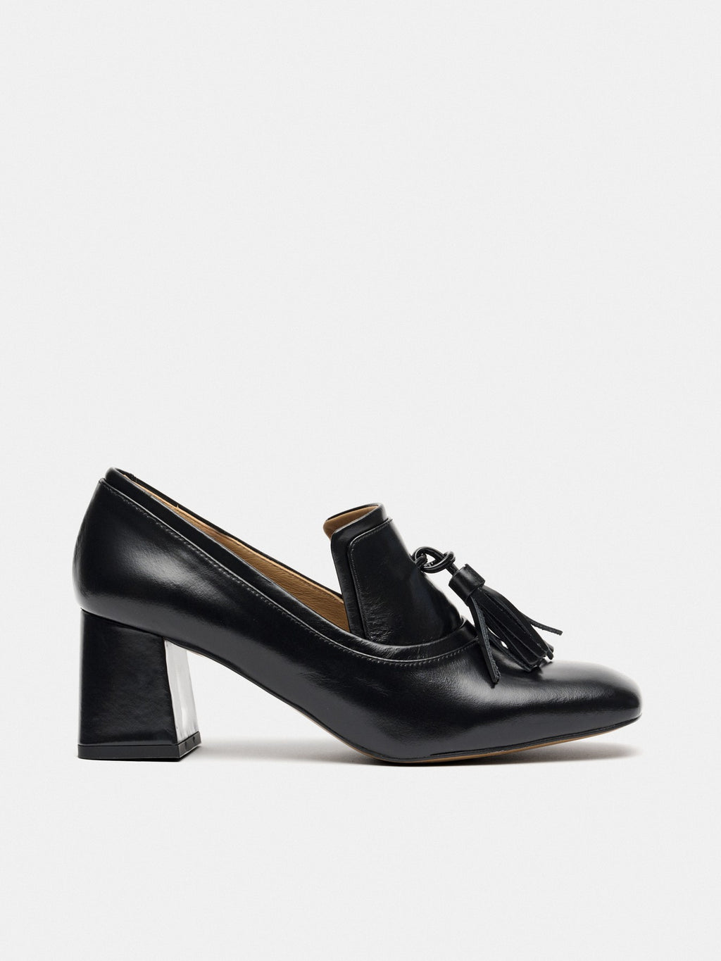 Zapato de mujer en piel con tacón medio. Milly