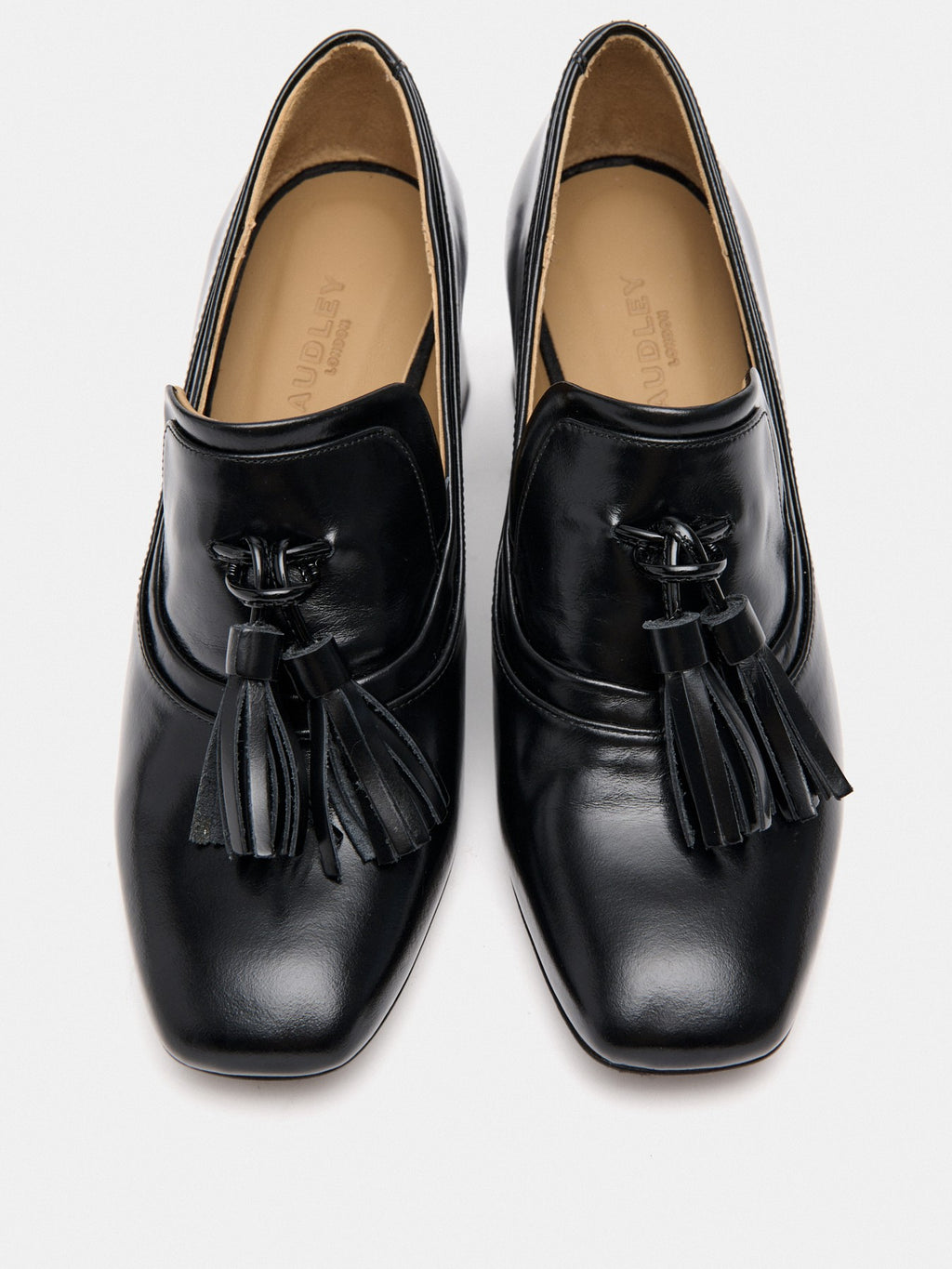 Zapato de mujer en piel con tacón medio. Milly