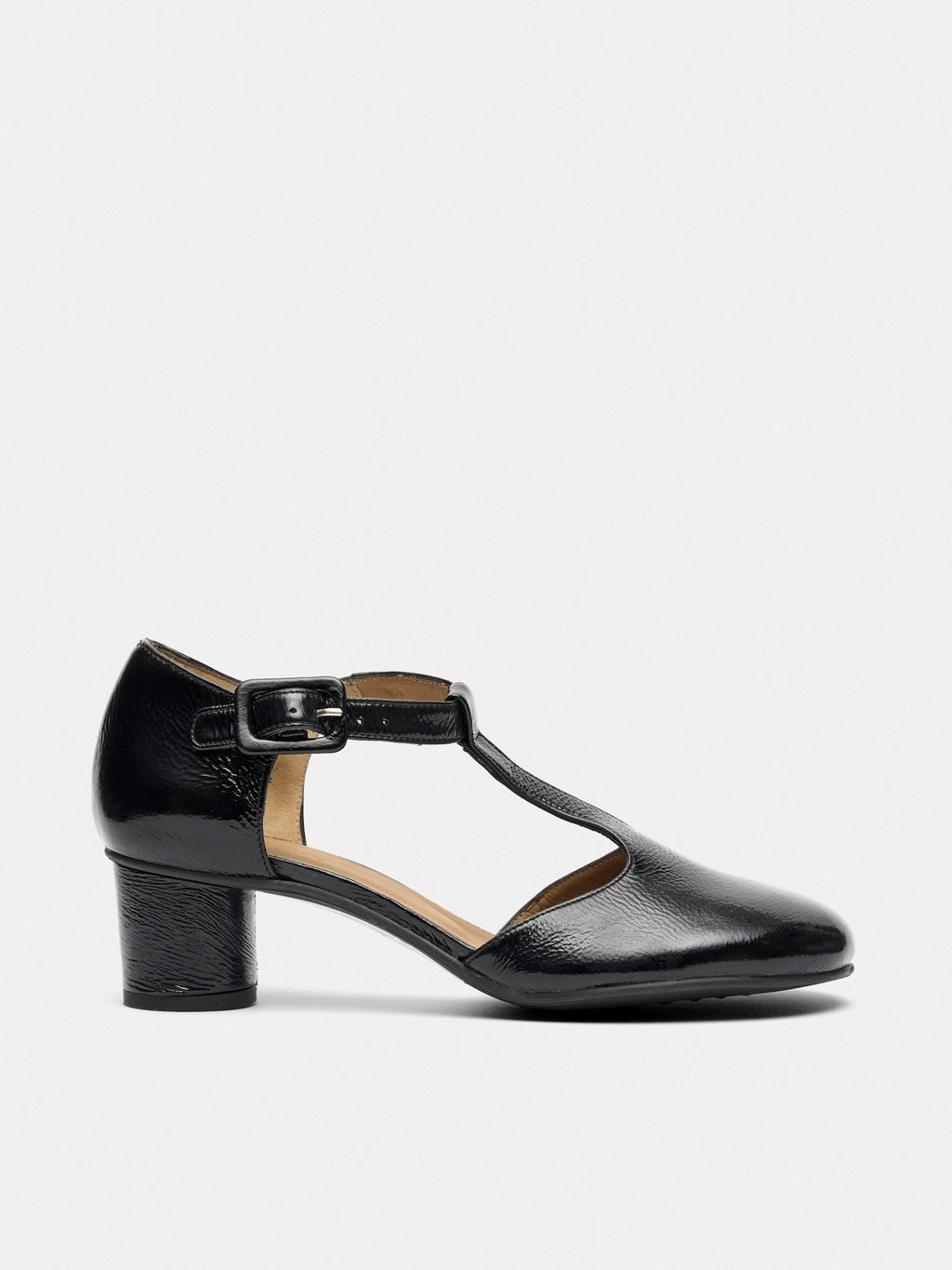 Zapato de mujer en piel con tacón bajo. Maite