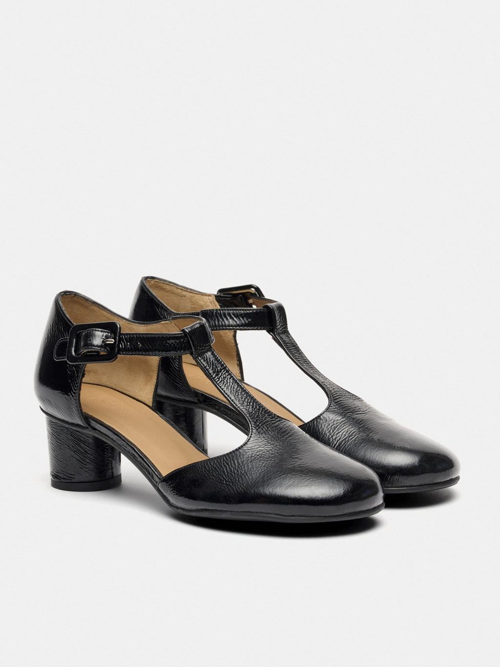 Zapato de mujer en piel con tacón bajo. Maite