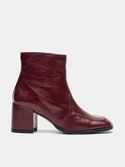 Women's leather ankle boots with a medium heel. Malena