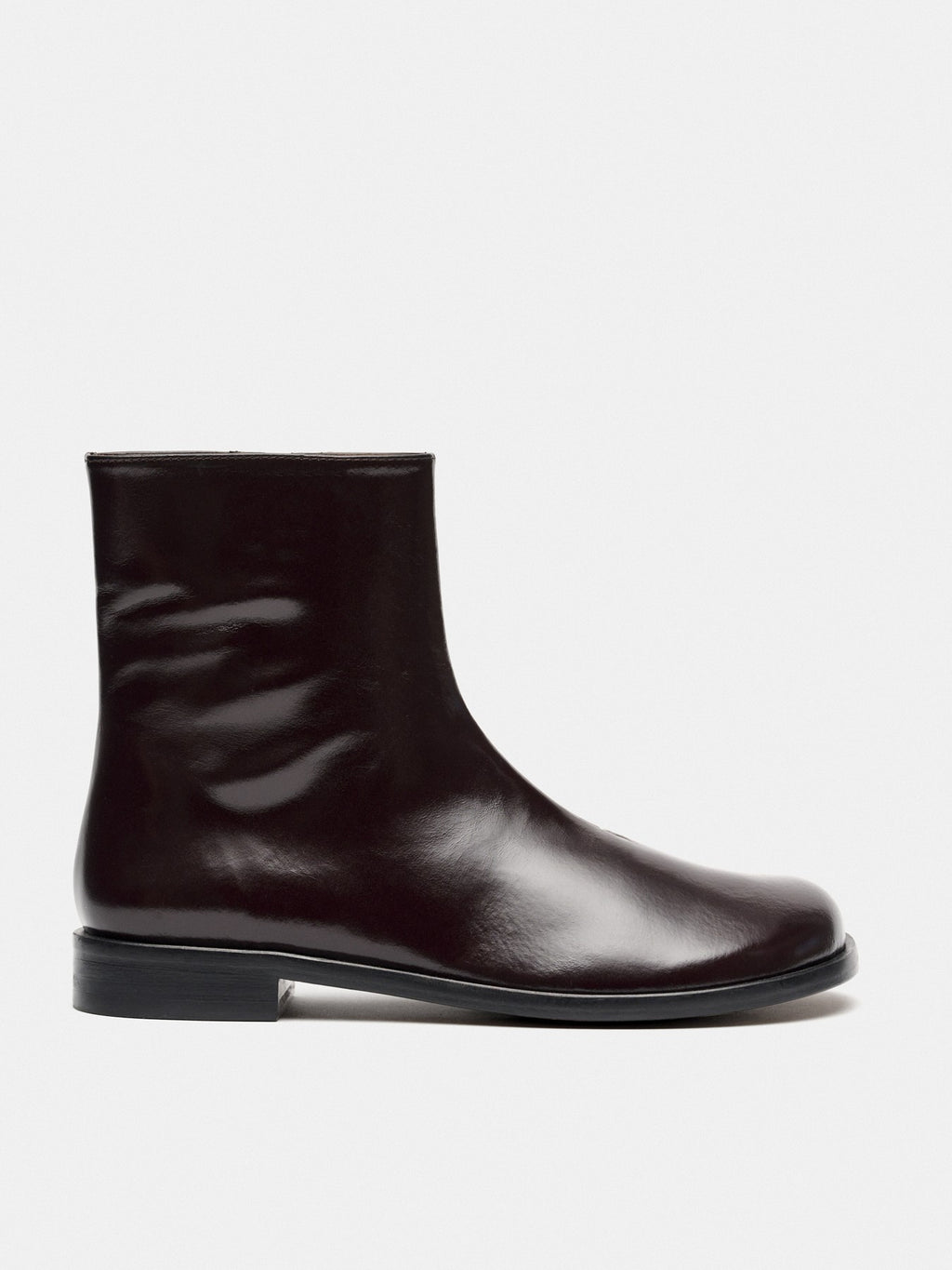 Botín de mujer en piel con tacón bajo. Marcy