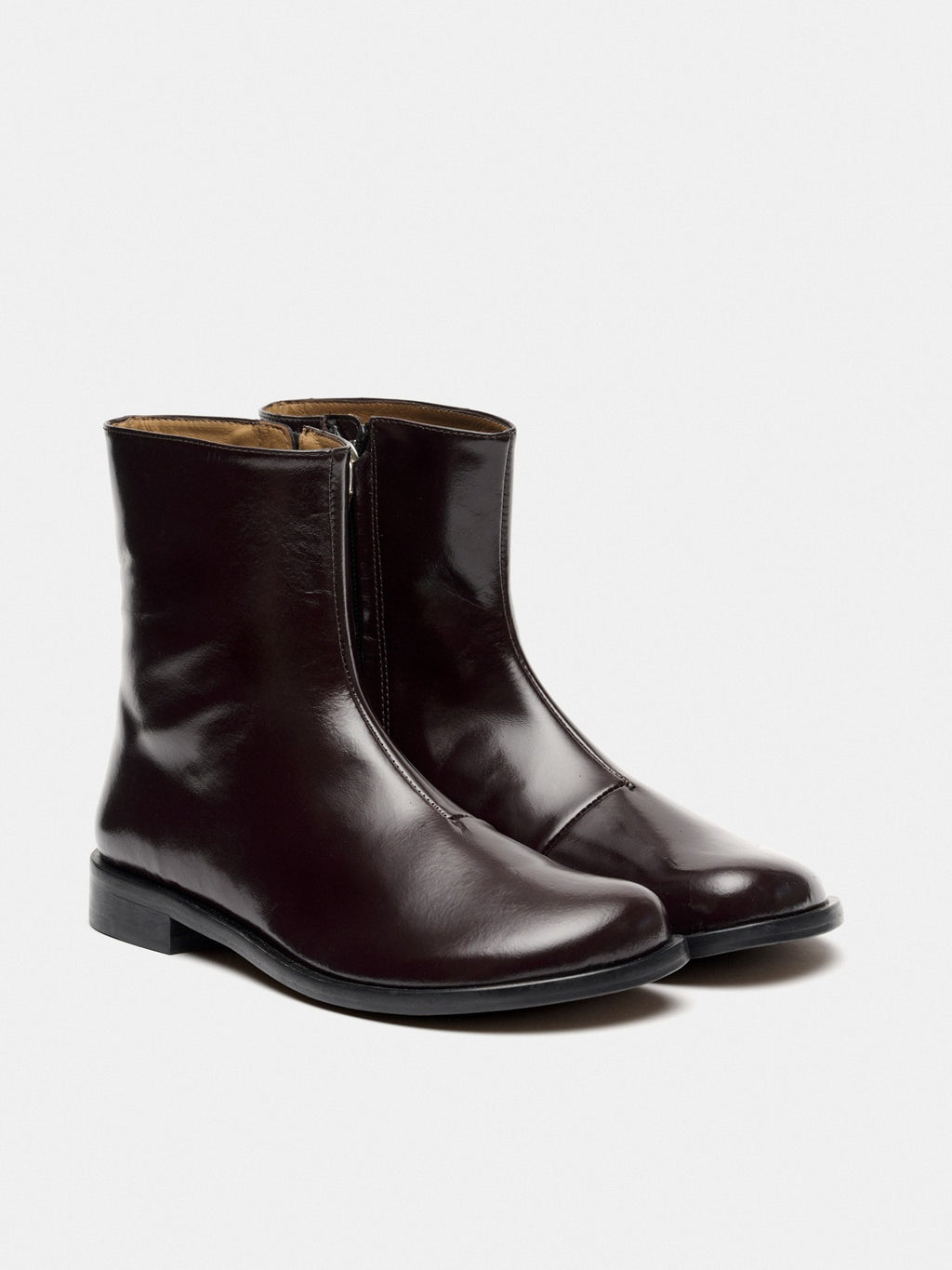 Botín de mujer en piel con tacón bajo. Marcy