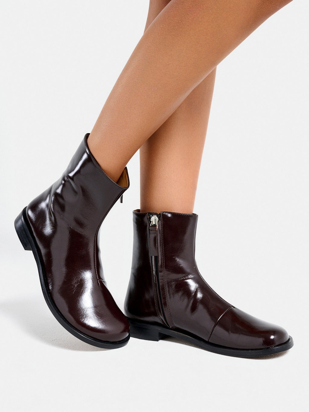 Botín de mujer en piel con tacón bajo. Marcy