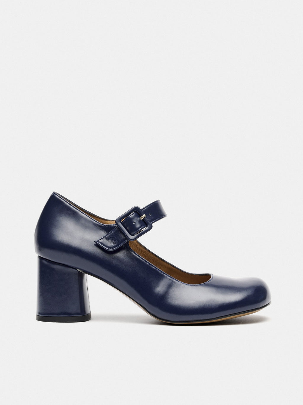 Scarpa da donna in pelle con tacco medio. Marisa