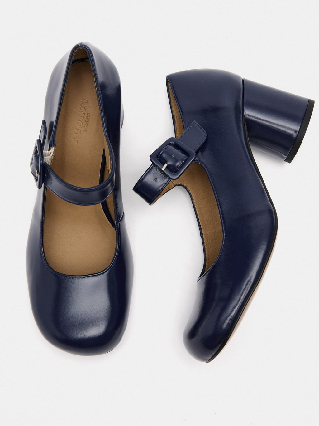 Scarpa da donna in pelle con tacco medio. Marisa