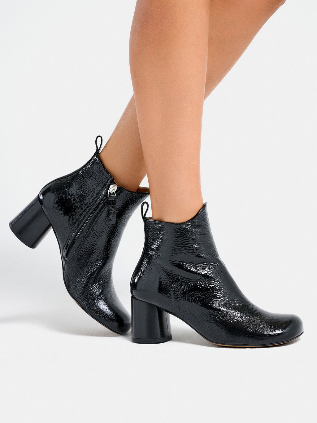 Botín de mujer en piel con tacón medio. Meilyn