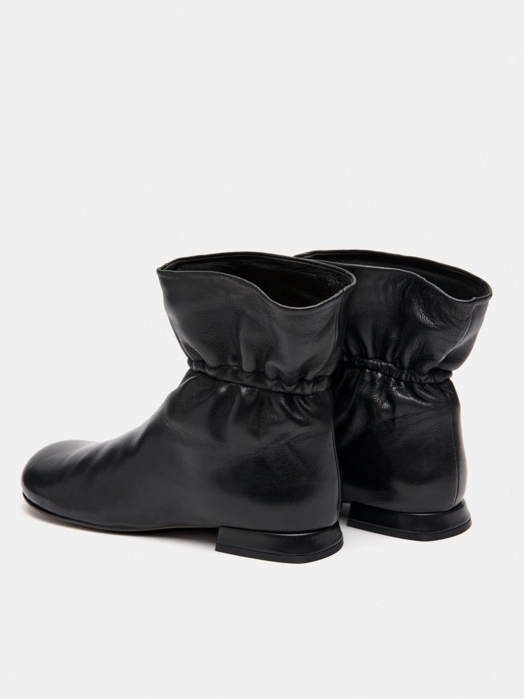 Botín de mujer en piel con tacón bajo. Maura