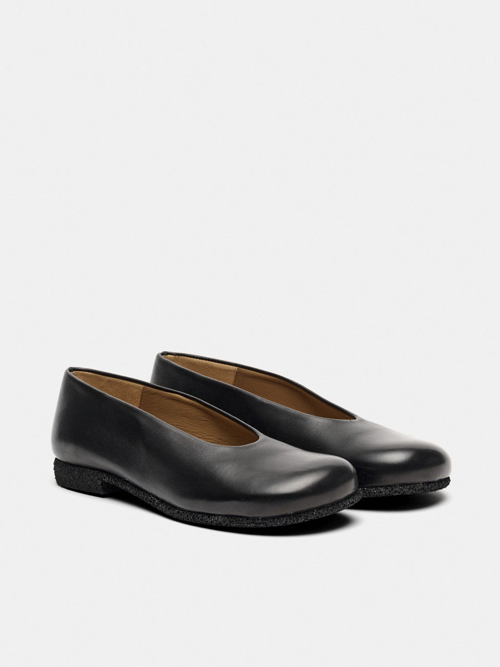 Women's leather shoe with a low heel. Misa
