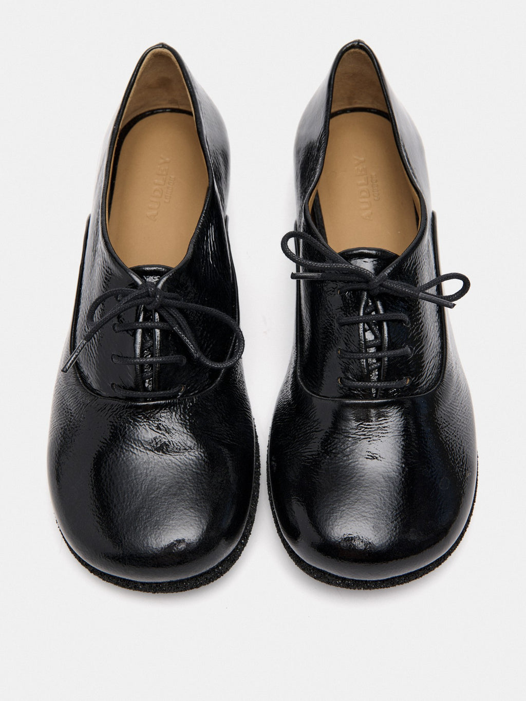 Scarpa da donna in pelle con tacco basso. Maiken