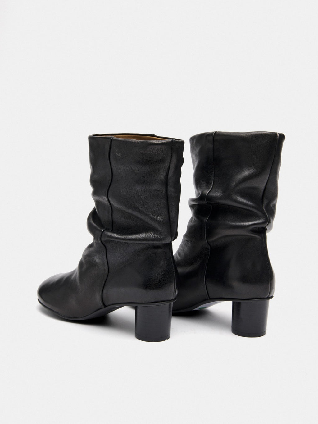 Botín de mujer en piel con tacón bajo. Mireia