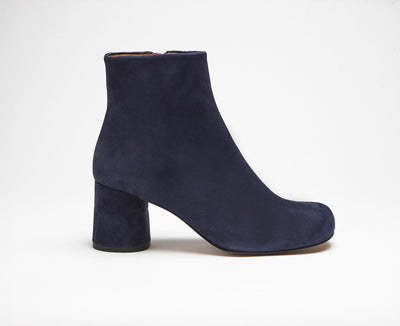 Women's leather ankle boots with a mid-heel. Kirel