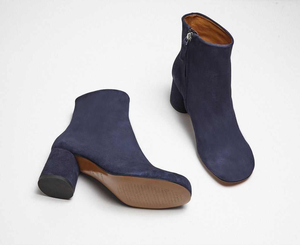 Botín de mujer en piel con tacón medio. Kirel