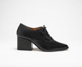 Women's leather shoe with a medium heel. Kim