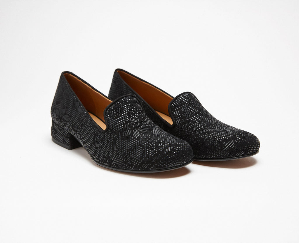 Zapato de mujer en piel con tacón bajo. Katalin