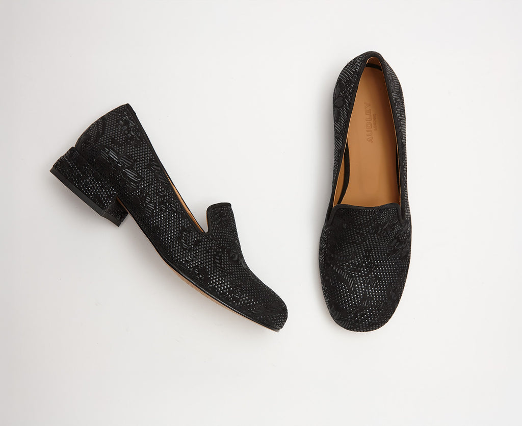 Zapato de mujer en piel con tacón bajo. Katalin