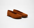 Women's leather shoe with a low heel. Kali