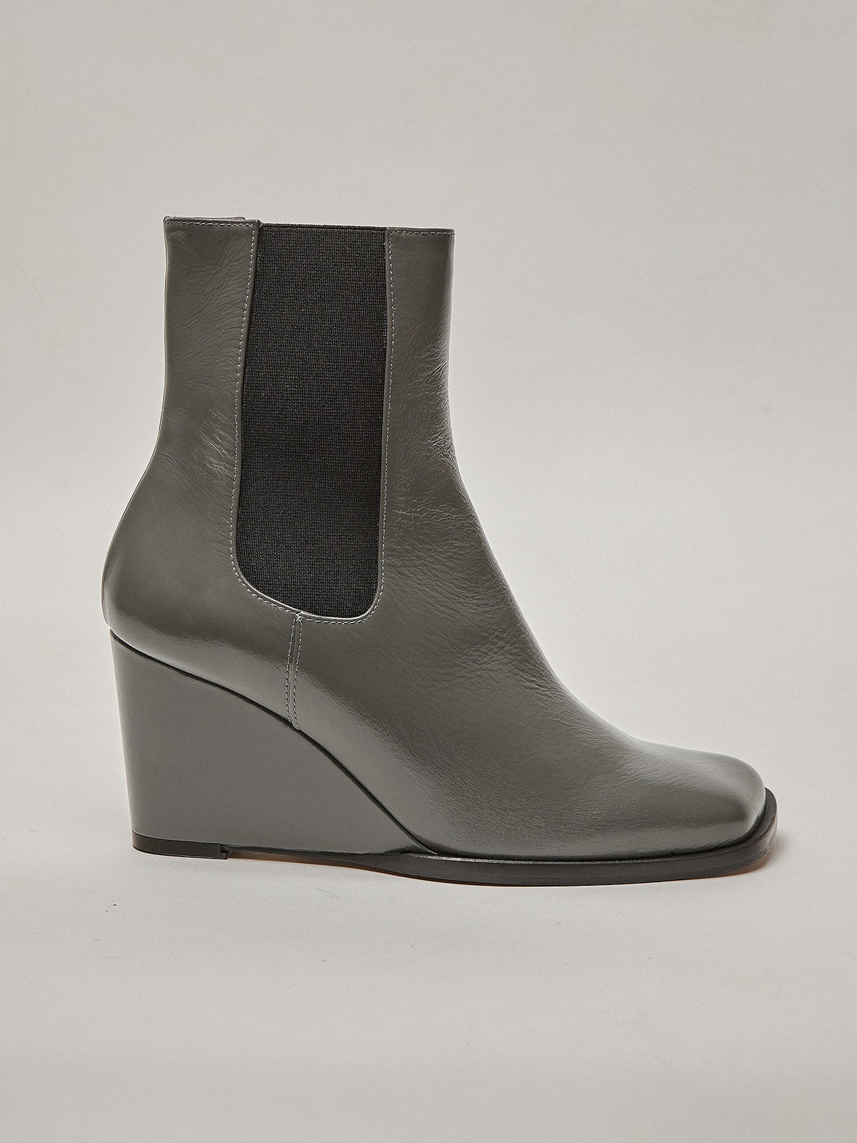 How Can I Buy Ankle Boots Online Safely?